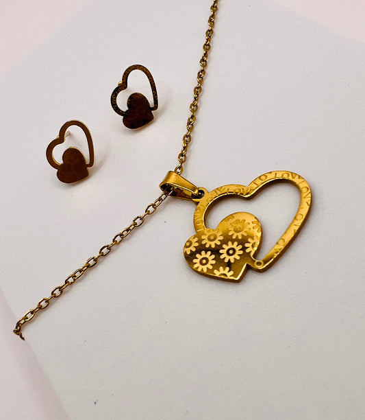 Descubre la elegancia del amor en nuestro conjunto de collar y aretes de acero inoxidable, luciendo un recordatorio constante del amor que abarca tanto el exterior como el interior de tu ser.